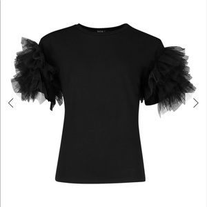 Black shirt sleeve ruffled sleeve shirt